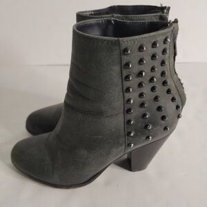 Steve Madden 9.5 Boots Acedd Leather Spiked Studs Ankle Booties PLL